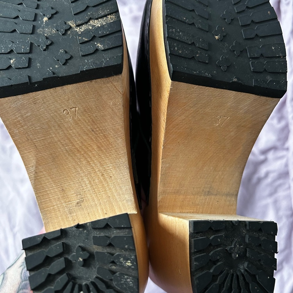 Swedish Hasbeens Black Leather Louise clogs - Picture 3 of 3